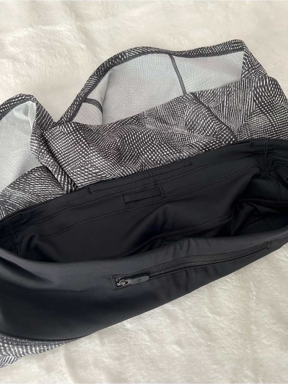 Lululemon Black and White Patterned Women's Athletic Shorts | Size 4 - Picture 8 of 9